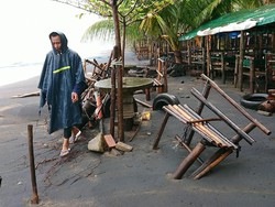 Gelombang Setinggi 3-4 Meter Terjang Empat Pesisir Selatan Pantai Trenggalek