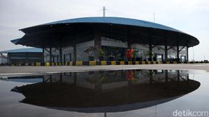H+4 Lebaran Terminal Pulo Gebang Sepi