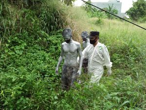 10 Manusia Silver Diamankan Satpol PP Tangsel, Ada yang Kabur ke Semak-semak