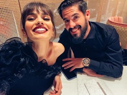 Sejak tahun 2017, Isco membuka jalinan asmaranya bersama Sara Salamo ke publik (Instagram/sarasalamo)