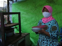 Cerita Eni, Pedagang Kecil Pinggir Rel Dapat Bantuan Modal dari ACT