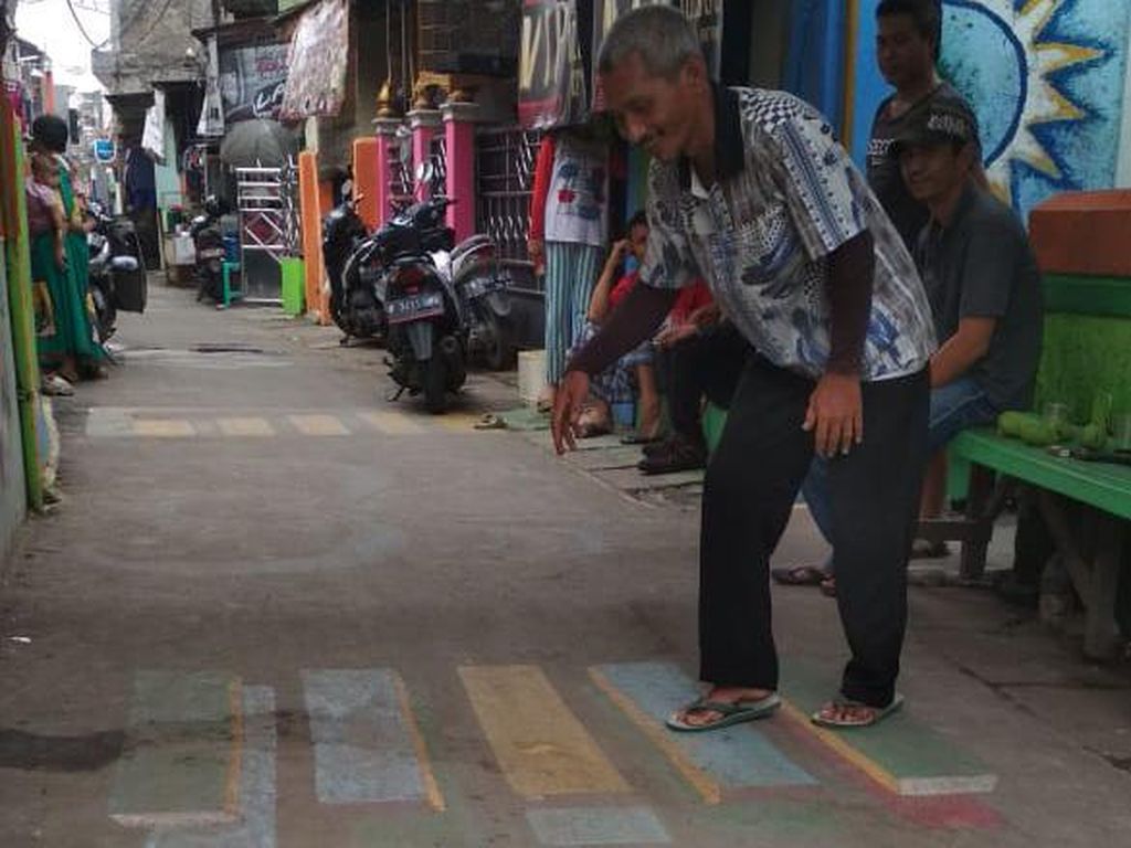 Gambar Mural Hibur Anak Jadi Cara Warga Cakung Habiskan Waktu Saat PSBB Gambar Mural Hibur Anak Jadi Cara Warga Cakung Habiskan Waktu Saat PSBB