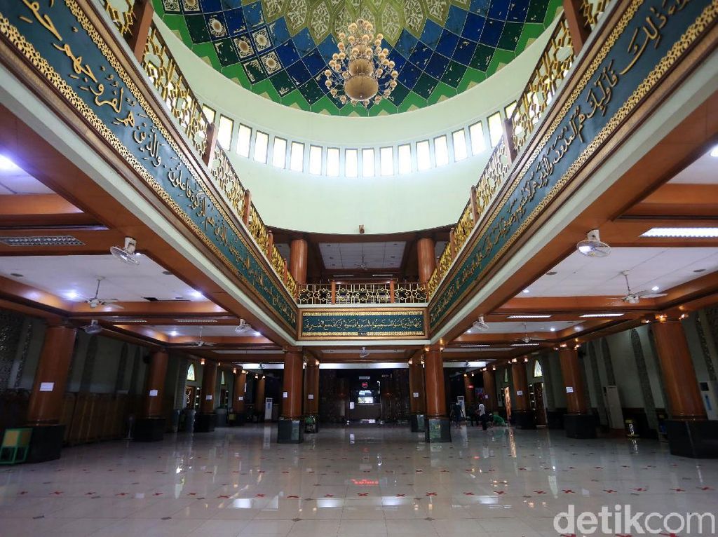 Jelang New Normal, Dewan Masjid Indonesia Keluarkan Protokol Sholat di Masjid Jelang New Normal, Dewan Masjid Indonesia Keluarkan Protokol Sholat di Masjid