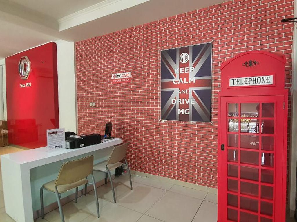 Masuk ke Diler Morris Garage di Indonesia Serasa di London Masuk ke Diler Morris Garage di Indonesia Serasa di London