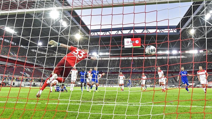 Schalkes Weston McKennie, left on the ground, scores the opening goal against Duesseldorfs goalkeeper Florian Kastenmeier during the German Bundesliga soccer match between Fortuna Duesseldorf and FC Schalke 04 in Duesseldorf, Germany, Wednesday, May 27, 2020. The German Bundesliga becomes the worlds first major soccer league to resume after a two-month suspension because of the coronavirus pandemic. (AP Photo/Martin Meissner, Pool)
