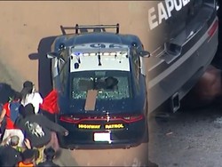 Warga AS Menyerang Mobil Polisi Buntut Pembunuhan George Floyd