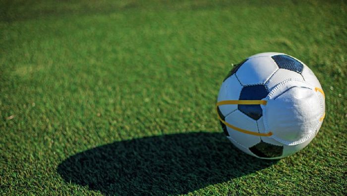 Ilustrasi bola, ilustrasi bola new normal Soccer ball and virus mask to symbolise the delayed, postponed and cancelled Soccer and football competitions due to the corona Covid-19 virus outbreak