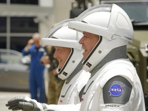 Baju Astronaut Belum Jadi, Misi NASA ke Bulan Terancam Ditunda