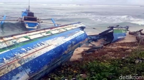 Ribuan Nelayan di Sukabumi Tak Melaut Akibat Gelombang Tinggi