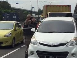 Banyak ke Arah Jakarta, 905 Kendaraan Diusir di Karawang