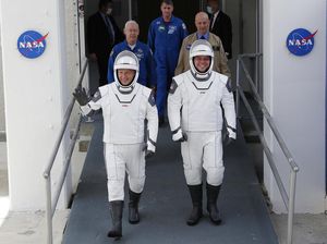 Nonton Misi Bersejarah NASA dan SpaceX Bisa Lewat YouTube