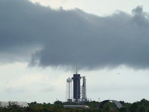 Badai Tunda 2 Astronaut NASA Mengangkasa