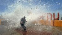 Waspada! Gelombang Tinggi Terjang Beberapa Pesisir Indonesia