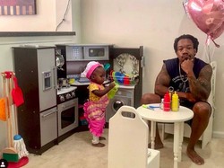 Kocak! Ayah Ulas Restoran Putri Kecilnya dan Viral