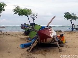 Gelombang Tinggi, Ribuan Nelayan di Sukabumi Terpaksa Tak Melaut