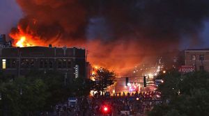Pembunuhan Pria Kulit Hitam Berujung Rusuh di Minneapolis