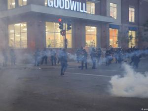 Aksi Protes Kematian George Floyd Terus Meluas