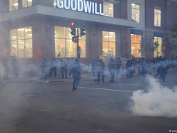 Kemarahan Warga Atas Kematian George Floyd Memuncak, Kantor Polisi Terbakar