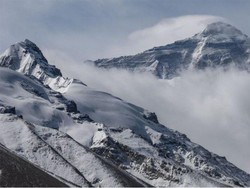 Tim China Daki Gunung Everest, Satu-satunya Pendaki di Tengah Pandemi Corona