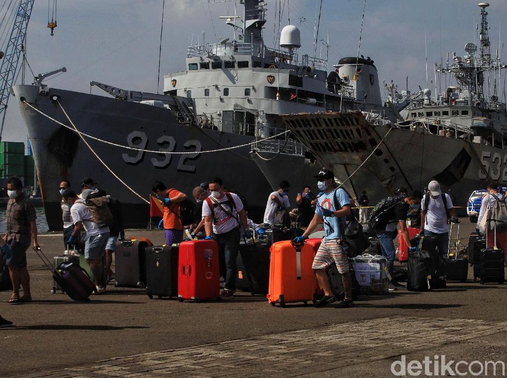 WNI ABK Nieuw Amsterdam Tiba di Pelabuhan Tanjung Priok WNI ABK Nieuw Amsterdam Tiba di Pelabuhan Tanjung Priok