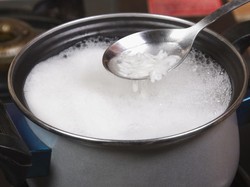 Fakta dan Mitos Air Tajin, Air Rebusan Beras yang Bisa Bikin Bayi Gendut