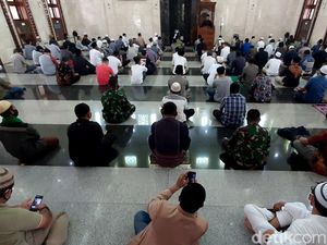 Tak Anjurkan Salat Jumat 2 Gelombang, MUI Jabar: Tidak Sah! Tak Anjurkan Salat Jumat 2 Gelombang, MUI Jabar: Tidak Sah!