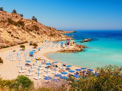 Siprus akan Cabut Pembatasan untuk Wisatawan Mulai Maret, Asalkan..