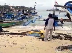 Perahu Rusak Tersapu Ombak, Nelayan Sukabumi Butuh Dermaga