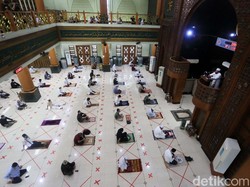 DMI Atur Salat Jumat 2 Gelombang Berdasar Nomor HP, Kemenag: Jemaah Bisa Pilih