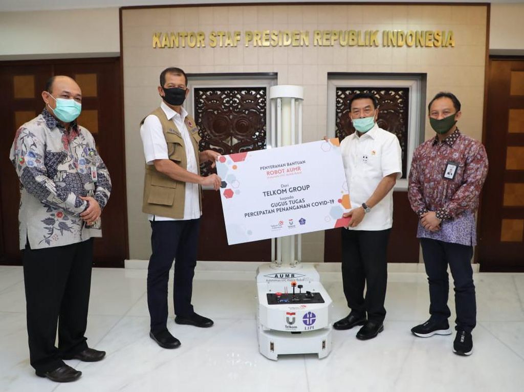 Telkom Kirim Robot Disinfeksi ke Gugus Tugas COVID-19, Ini Fungsinya Telkom Kirim Robot Disinfeksi ke Gugus Tugas COVID-19, Ini Fungsinya