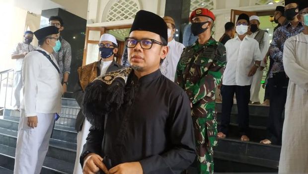 Wali Kota Bogor, Bima Arya usai salat jumat di Masjid 