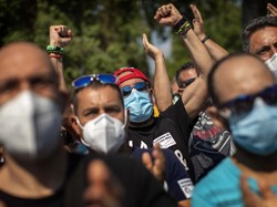 Puluhan Ribu Orang Unjuk Rasa Menuntut Presiden Mali Mundur