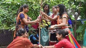 Setiap 1 Bayi Lahir Desa Ini Tanam 111 Pohon, Hasilnya Hutan Menakjubkan Ini