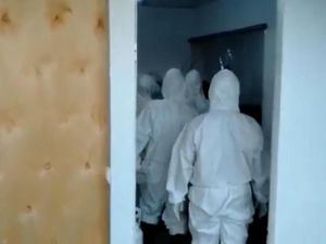 Heboh Keluarga Pasien Diseret Satgas COVID-19 dari Kamar Jenazah