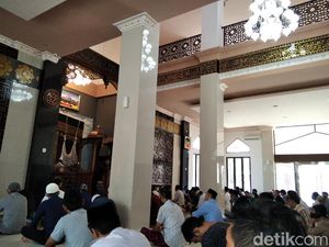 Sejumlah Masjid Gelar Salat Jumat, Masjid Terbesar Makassar Tunggu Hasil Rapat