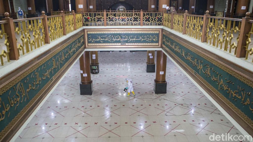 Usai Salat Jumat, Masjid Al Barkah Bekasi Langsung Disterilisasi