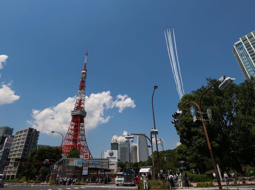 Manuver Pesawat di Langit Tokyo Tandai Akhir Keadaan Darurat Manuver Pesawat di Langit Tokyo Tandai Akhir Keadaan Darurat