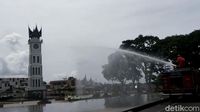Jam Gadang Dibersihkan Jelang New Normal