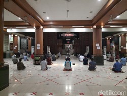 Masjid Al Barkah Bekasi Gelar Salat Berjemaah, Kapasitas Dibatasi 500 Orang