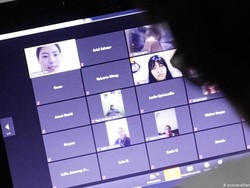 Apa Bahaya Sekolah Via Zoom dan Aplikasi Pelacakan Data?