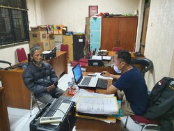 Posting Hoaks Jokowi Tak Pernah Lulus UGM, Pria Cianjur Ditangkap