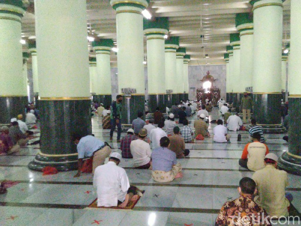 MUI DIY Soal Salat Jumat 2 Gelombang: Boleh, Tapi Yogya Belum Perlu MUI DIY Soal Salat Jumat 2 Gelombang: Boleh, Tapi Yogya Belum Perlu