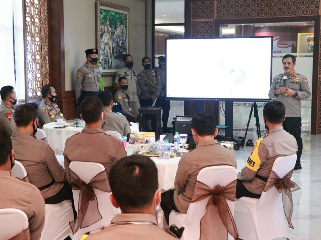 Pantau Penanganan COVID-19, Kabaharkam Kunjungi Polda Jatim Pantau Penanganan COVID-19, Kabaharkam Kunjungi Polda Jatim
