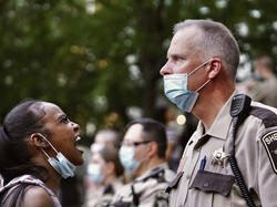 Minneapolis Kini Larang Teknik Mengunci Leher yang Tewaskan George Floyd