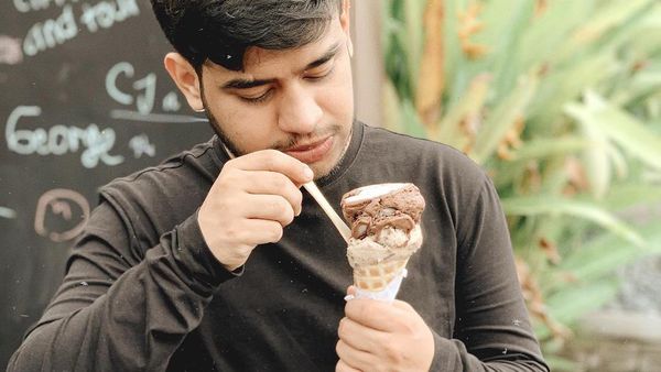 Kulineran Seru Fadil Jaidi yang Suka Bikin Video Kocak Bareng Ayah