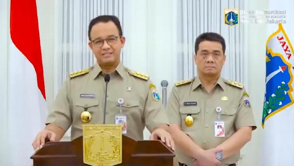 Gubernur DKI Anies Baswedan didampingi Wagub Riza Patria saat memberikan pesan untuk seluruh ASN di Pemprov DKI