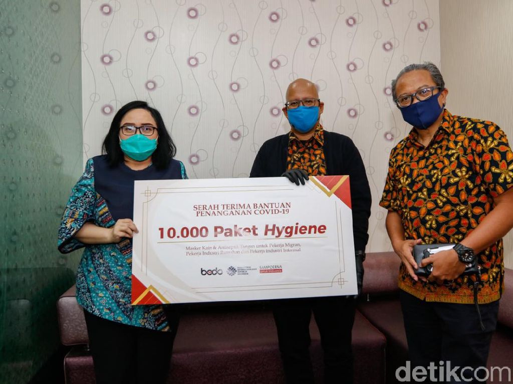 Eks Pekerja Migran RI Dapat Bantuan Paket Kesehatan dari Sampoerna Eks Pekerja Migran RI Dapat Bantuan Paket Kesehatan dari Sampoerna