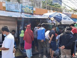 Pasar Hewan Jatinegara Masih Dipadati Warga, Imbauan Jaga Jarak Diabaikan