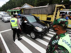 Suasana Penyekatan Pemudik di Pintu Masuk Jawa Timur Suasana Penyekatan Pemudik di Pintu Masuk Jawa Timur