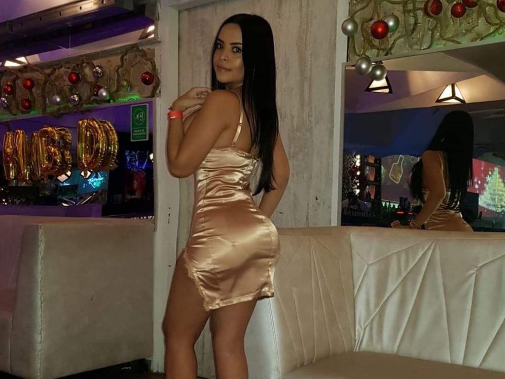 Foto: Model Ini Dijuluki Kim Kardashiannya Kolombia, Hampir Mati karena Corona Foto: Model Ini Dijuluki Kim Kardashiannya Kolombia, Hampir Mati karena Corona